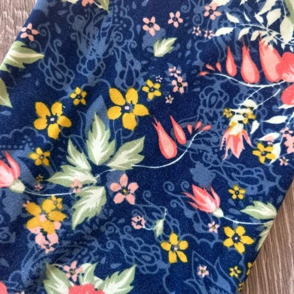 LulaRoe leggings OS - LuLa is known for their butter soft leggings! - Picture 2 of 3